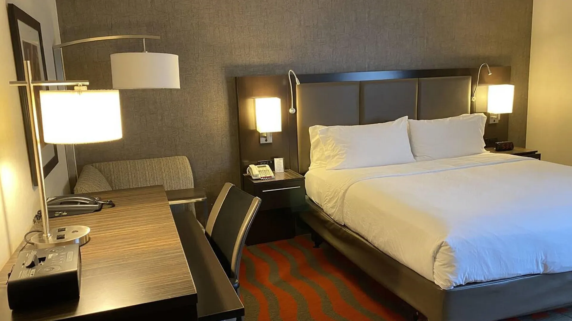 Hampton Inn Newark Airport