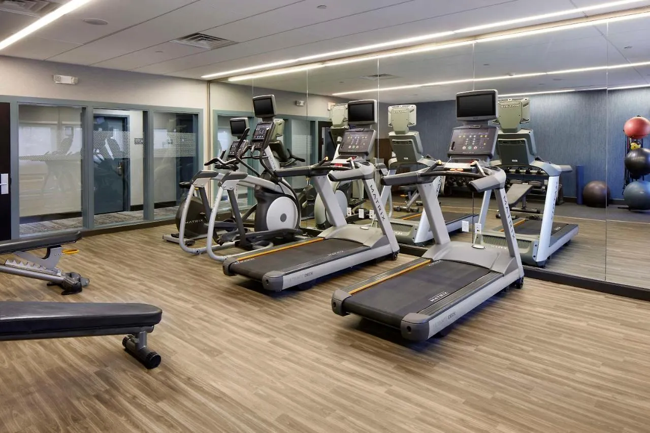 Hampton Inn Newark Airport 3*,