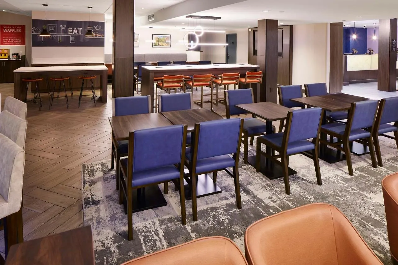 Hampton Inn Newark Airport 3*,  United States