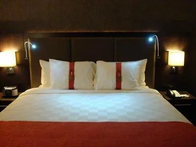 Hampton Inn Newark Airport Hotel