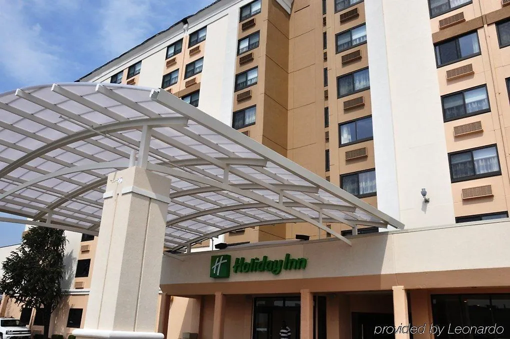 Hampton Inn Newark Airport 3*,